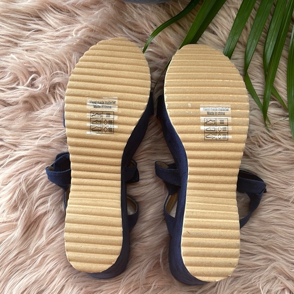 Denim Wedges ๐คฉ - Picture 7 of 9